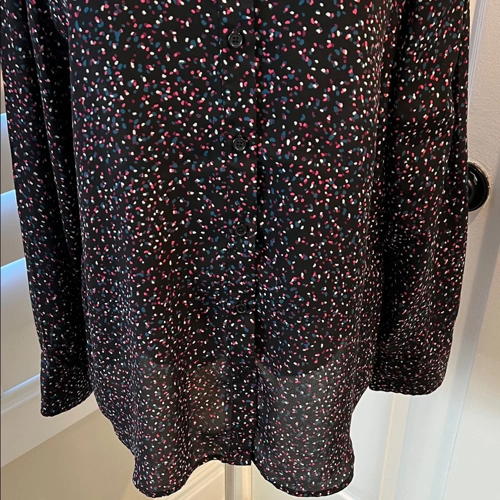 Button-Up Blouse - Picture 4 of 6